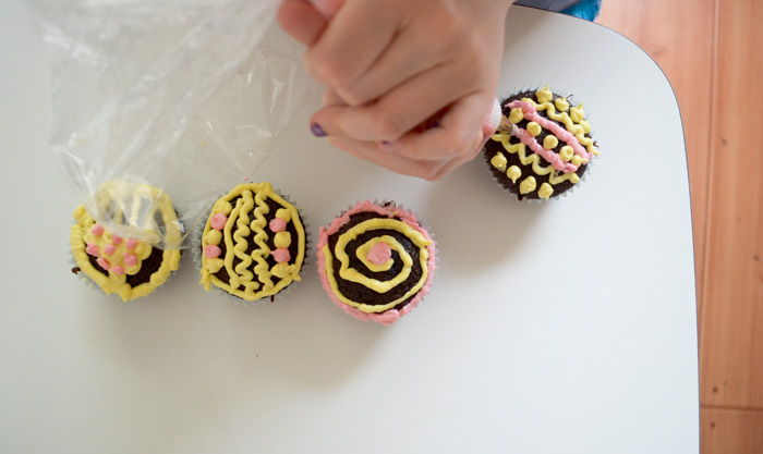 kids make cupcakes dc cupcakes business summer fun maydae stephanie may